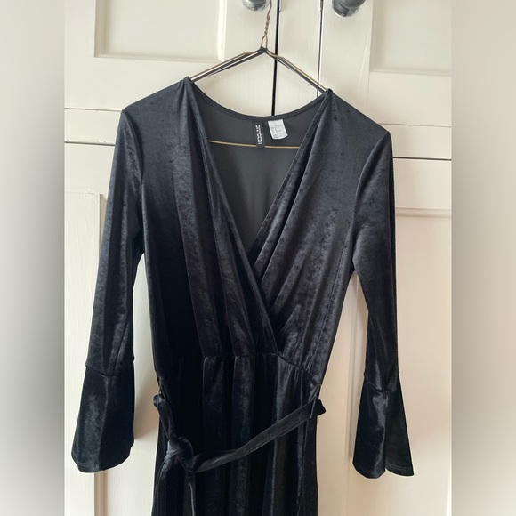H&M Black Velvet Wrap dress - Picture 8 of 10